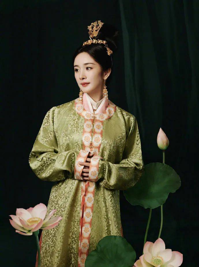 杨幂河南春晚唐装超美！妩媚妖娆美得令人窒息