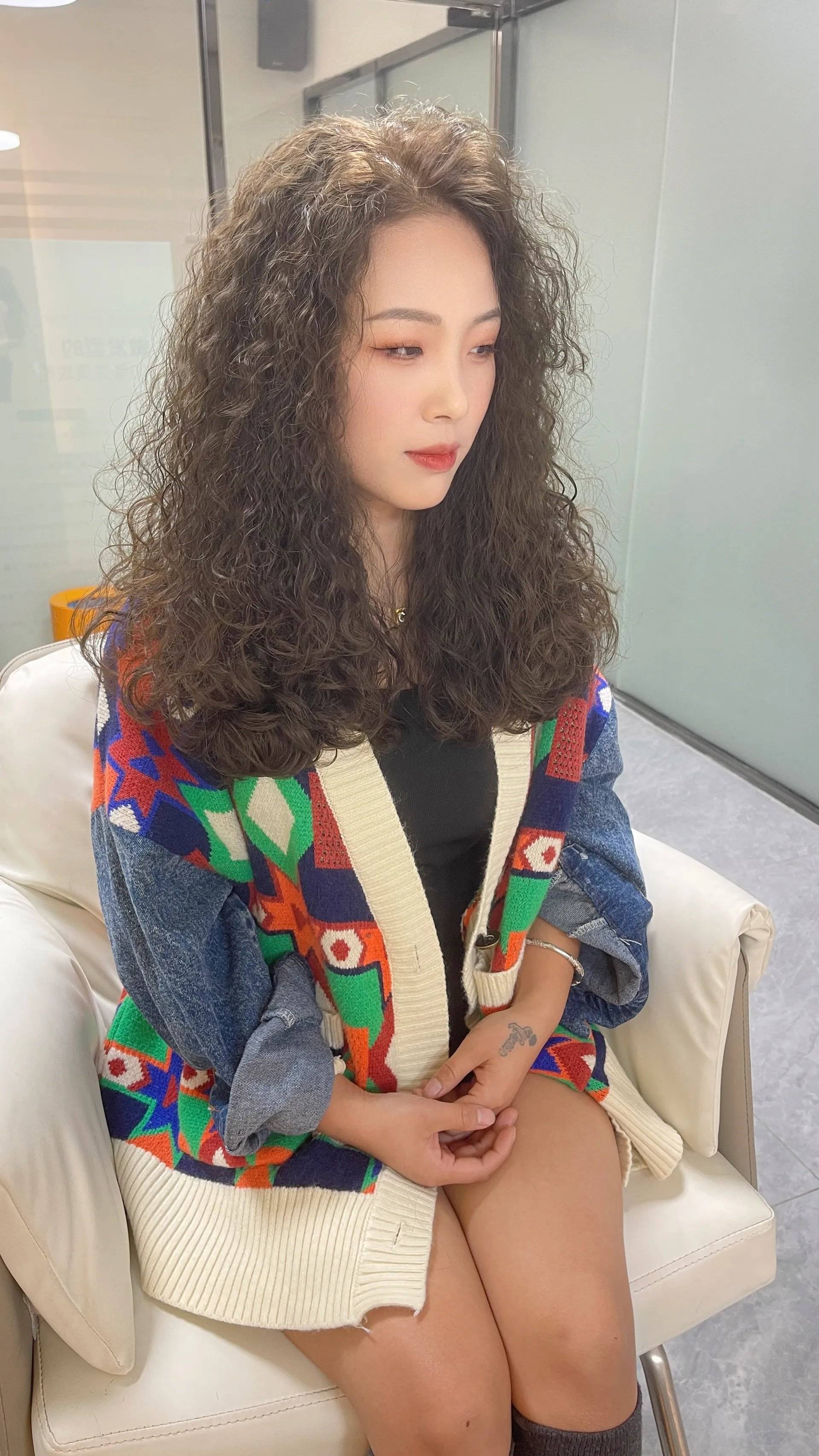 2024选择这4款最新爆款发型推荐,教你展现时尚与气质-2 2024选择这4款最新爆款发型推荐,教你展现时尚与气质