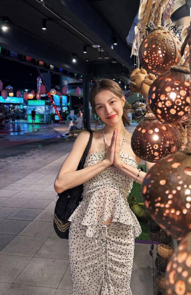 钟楚曦晒泰国私会密照!身材妖娆气质超好-6 钟楚曦晒泰国私会密照!身材妖娆气质超好
