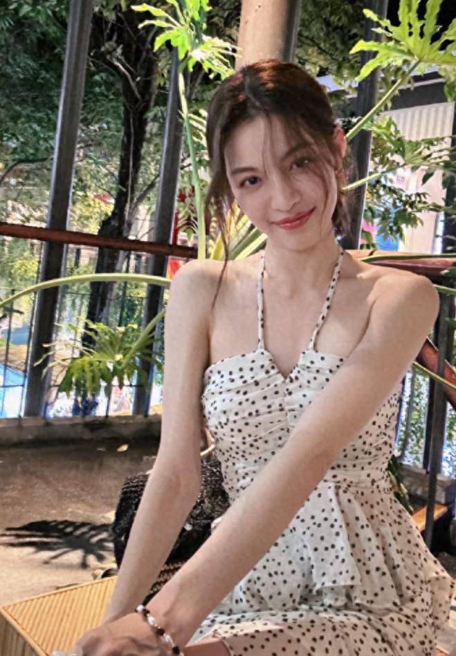 钟楚曦晒泰国私会密照!身材妖娆气质超好-1 钟楚曦晒泰国私会密照!身材妖娆气质超好