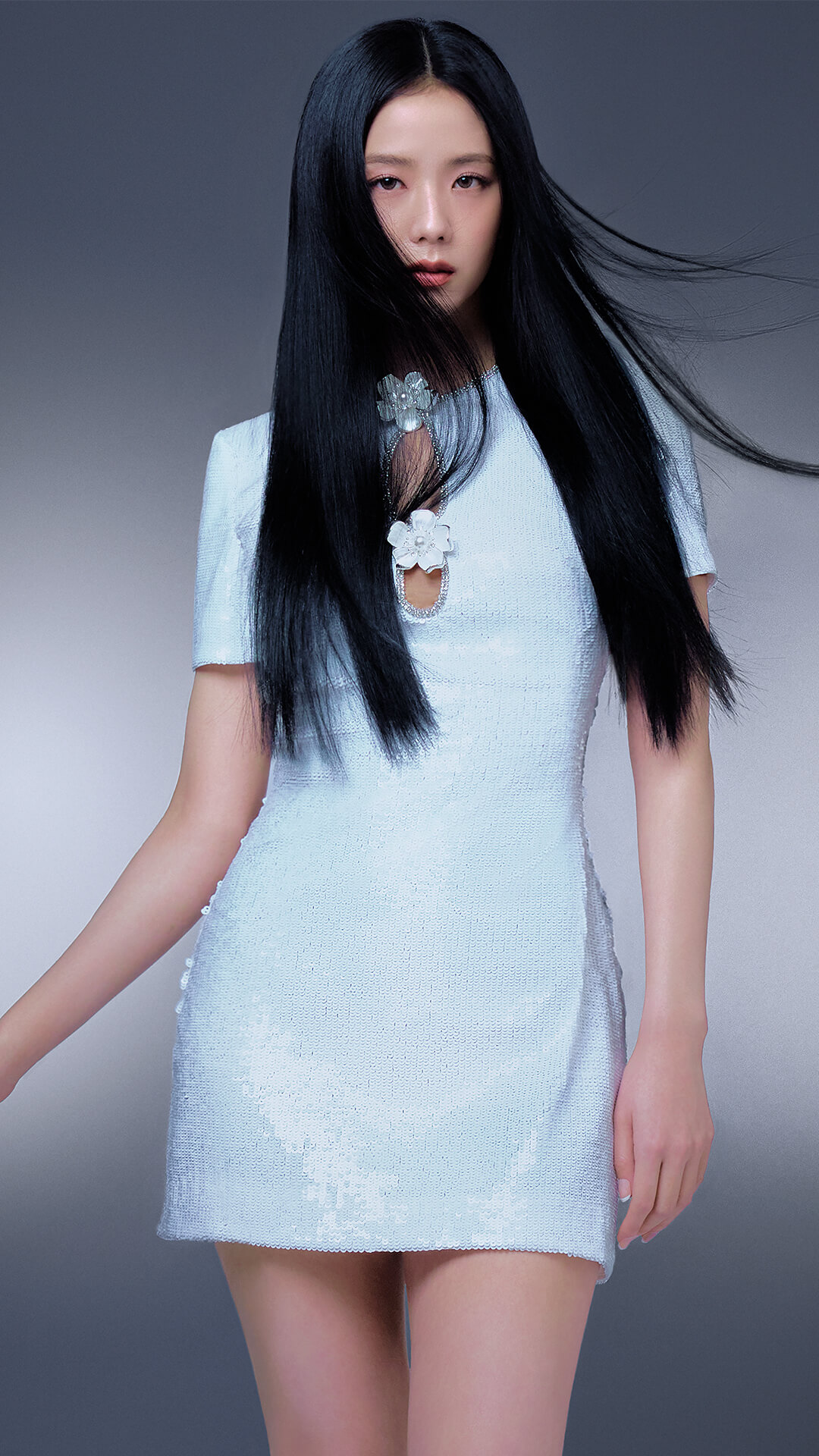 成立个人工作室后的首个作品,Jisoo 成为Self-Portrait 品牌新面孔