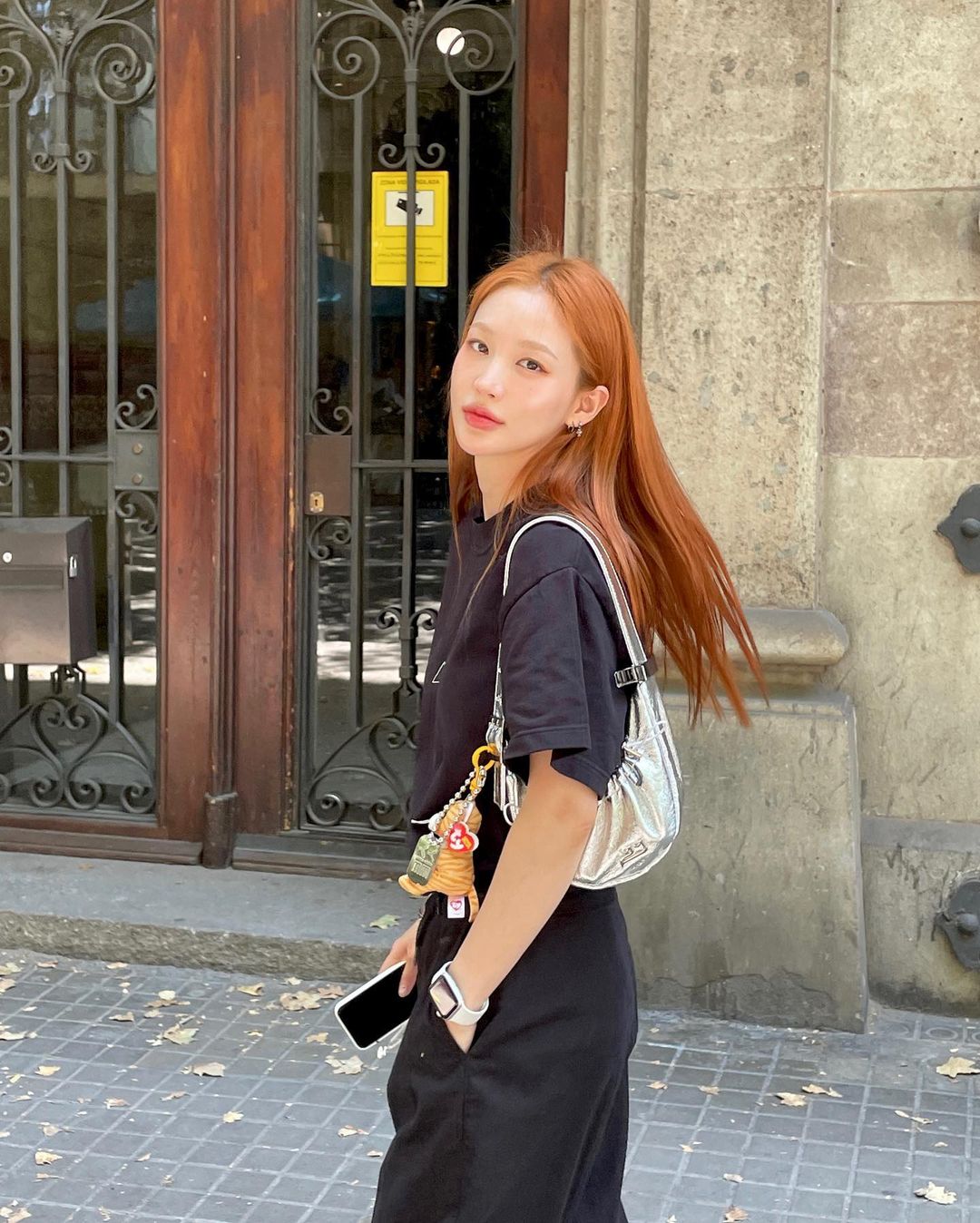 怎么拍都好看,韩国女生的5招拍照姿势,让你面对镜头不再闹Pose荒
