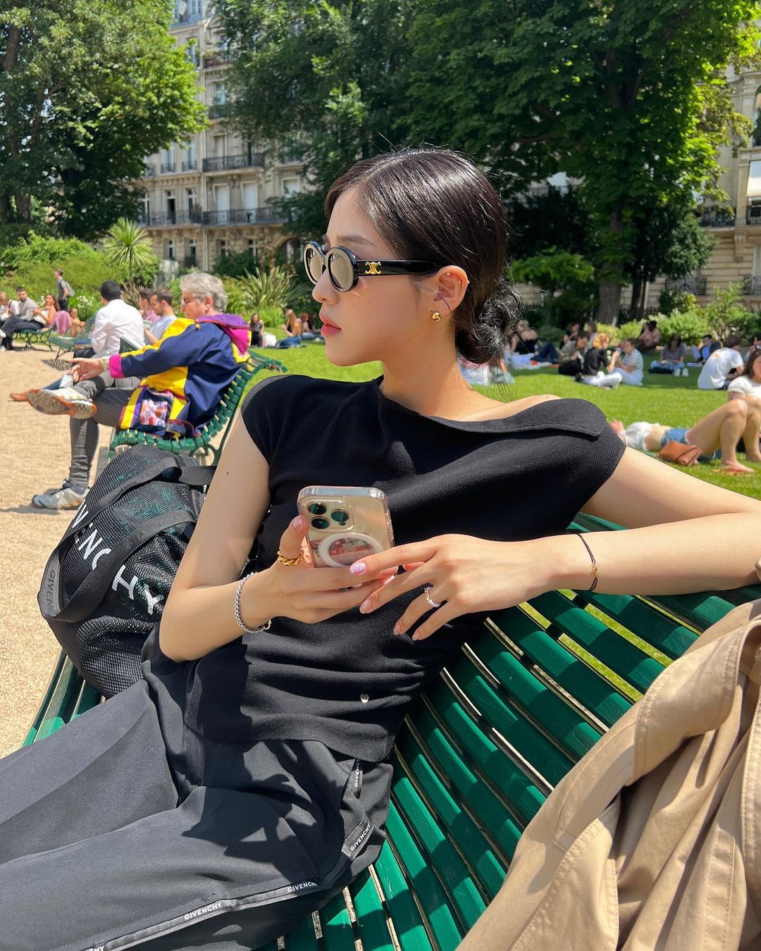 怎么拍都好看,韩国女生的5招拍照姿势,让你面对镜头不再闹Pose荒