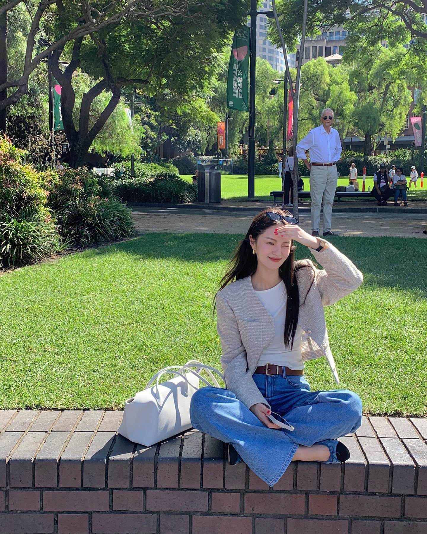 怎么拍都好看,韩国女生的5招拍照姿势,让你面对镜头不再闹Pose荒
