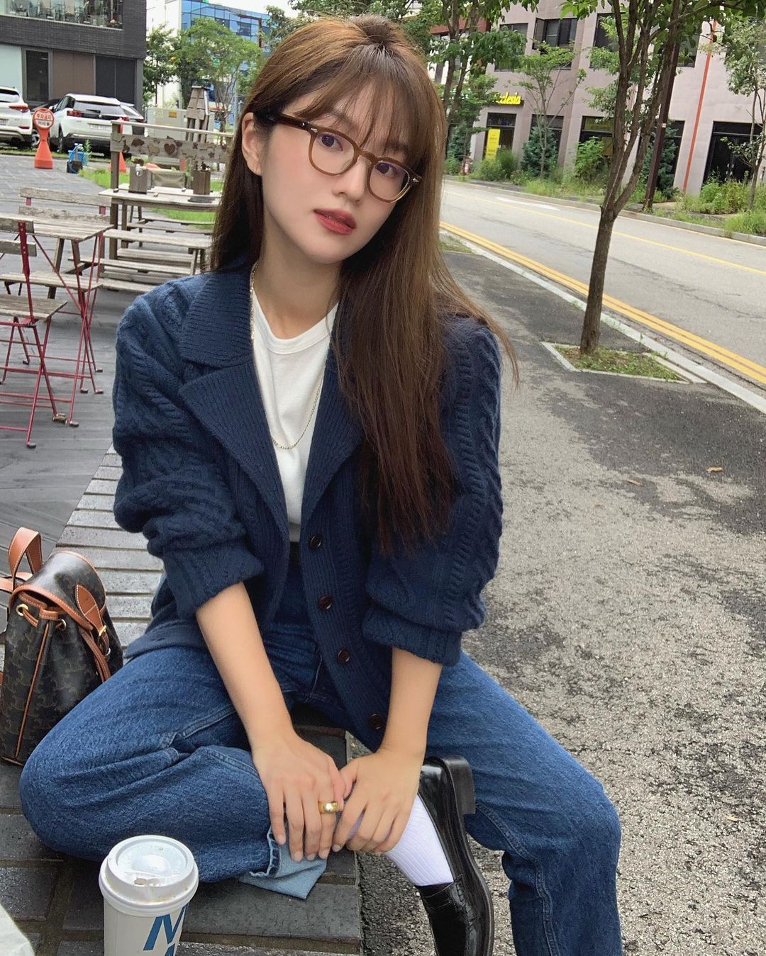 怎么拍都好看,韩国女生的5招拍照姿势,让你面对镜头不再闹Pose荒