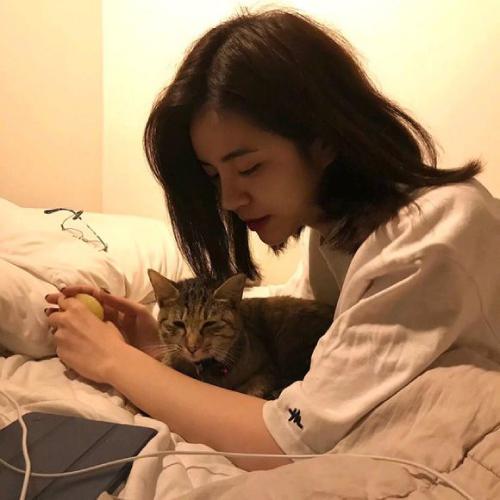 高冷男神用钢笔玩篮球 这是动漫中才有的场景