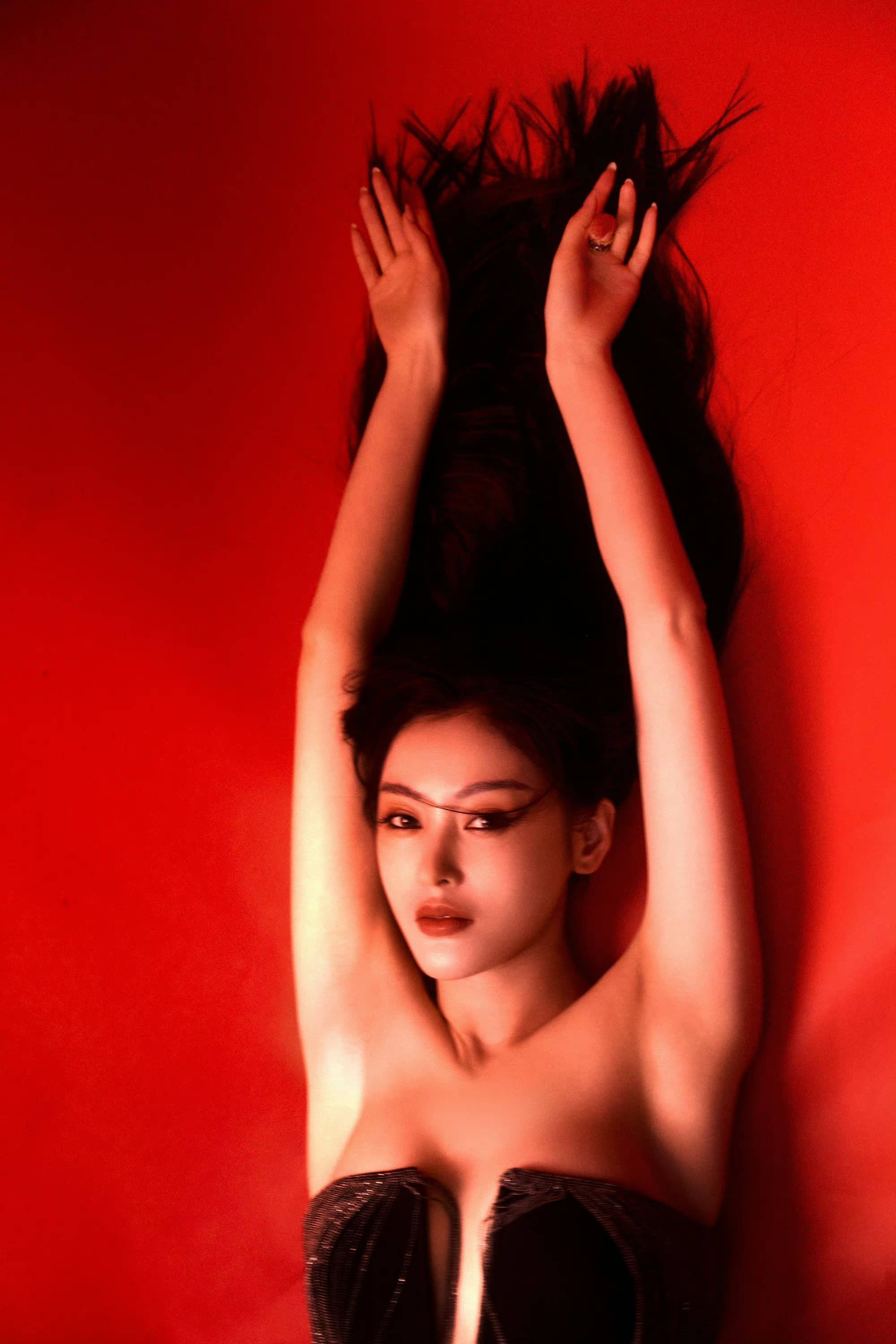 “红毯女王”张天爱魅力无穷！蜜桃臀水蛇腰太性感了-21