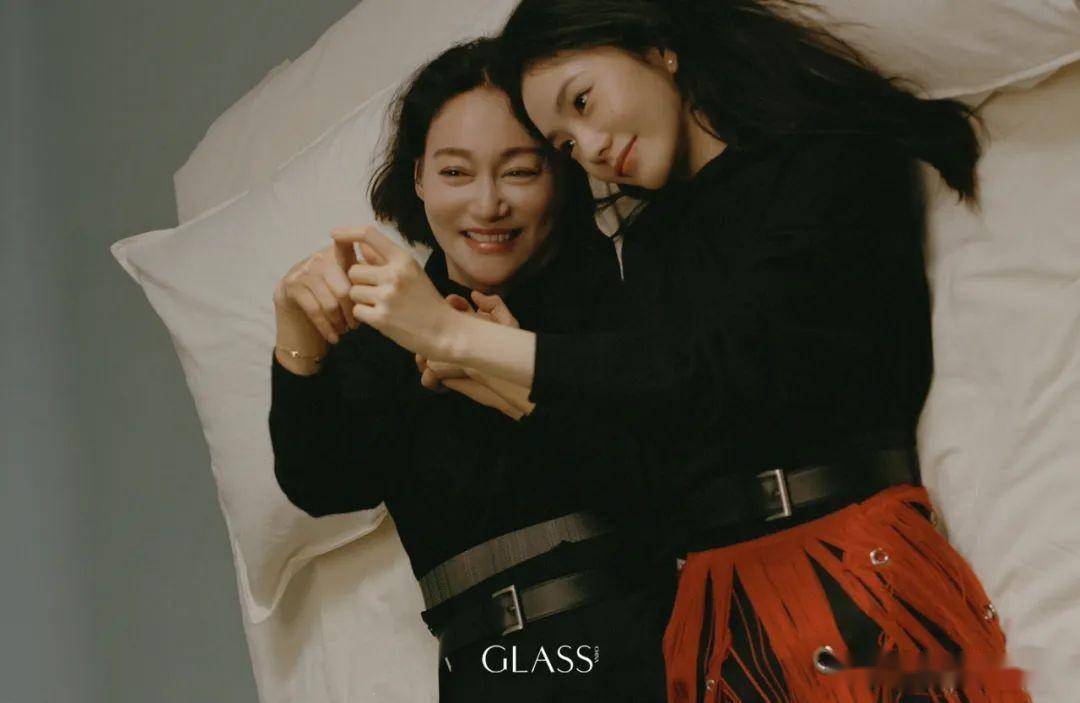 惠英红刘浩存携手亮相《Glass》杂志，新片演绎催泪祖孙情-8