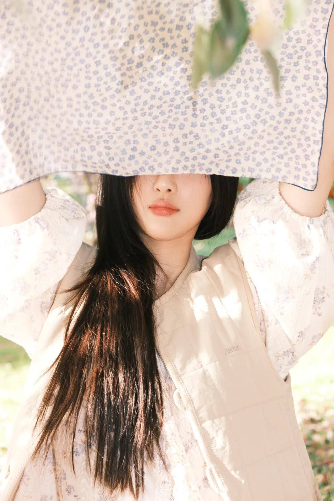 春天里的杨超越，纯洁如雪宛如含苞待放的玉兰花-7
