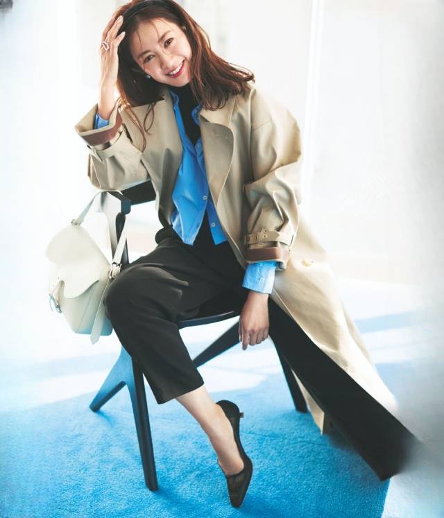 从日本40+女人身上发现变美减龄窍门，穿素色运用色彩来点缀