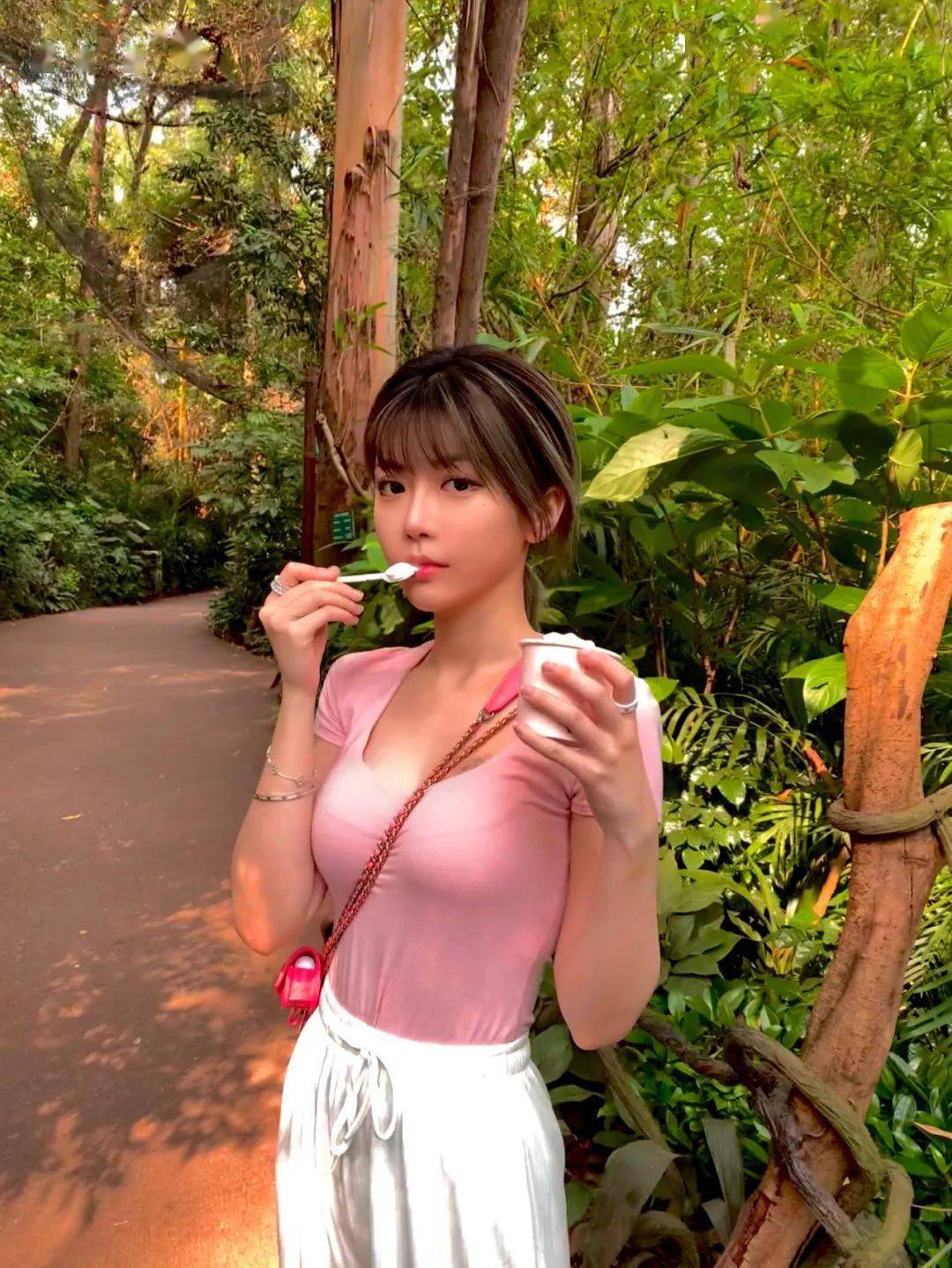 不只是LOL女神,迷倒PGOne的周淑怡前凸后翘,身材到底有多好?-23 不只是LOL女神,迷倒PGOne的周淑怡前凸后翘,身材到底有多好?