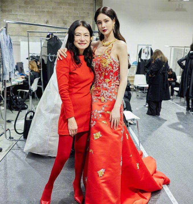 沈梦辰的巴黎走秀太惊艳了：穿中国风长裙美到窒息，气质都提升了-4