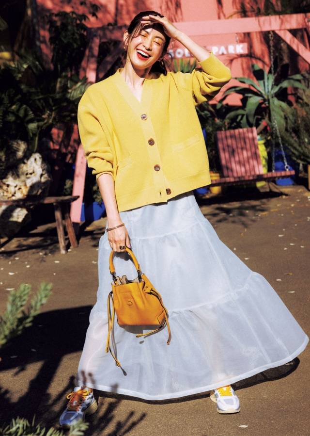 从日本40+女人身上发现变美减龄窍门，穿素色运用色彩来点缀