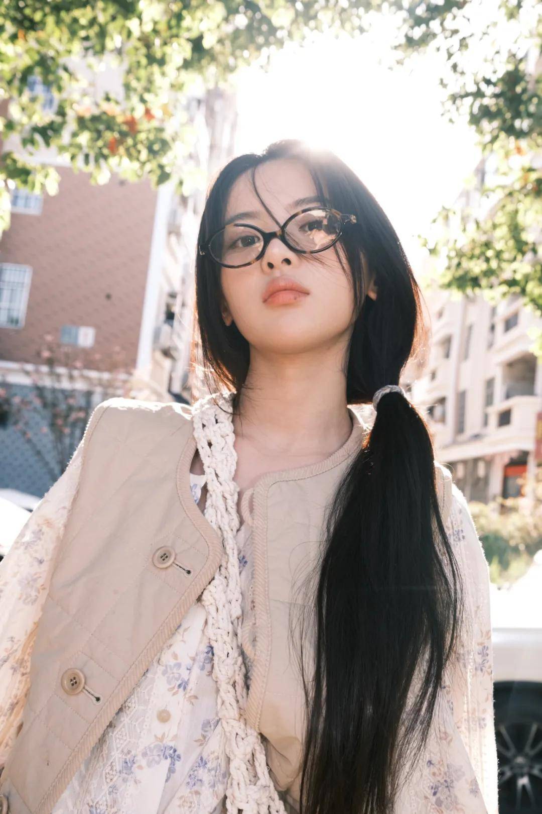 春天里的杨超越，纯洁如雪宛如含苞待放的玉兰花-16