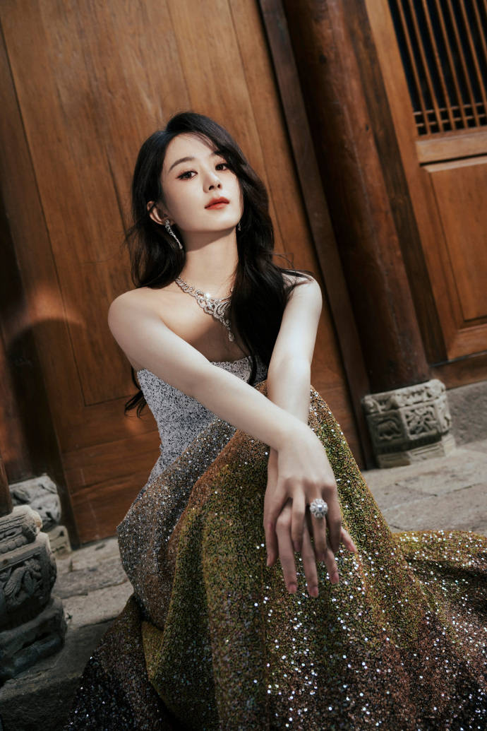 赵丽颖穿镂空长裙秀曼妙身姿,渐变礼服美如公主-6 赵丽颖穿镂空长裙秀曼妙身姿,渐变礼服美如公主