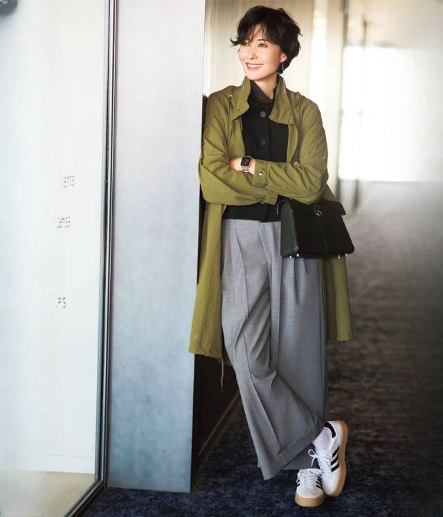 从日本40+女人身上发现变美减龄窍门，穿素色运用色彩来点缀