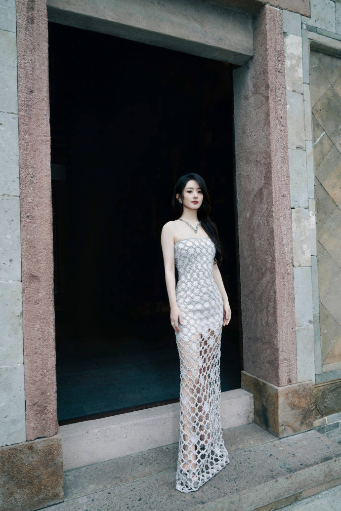 赵丽颖穿镂空长裙秀曼妙身姿,渐变礼服美如公主-3 赵丽颖穿镂空长裙秀曼妙身姿,渐变礼服美如公主