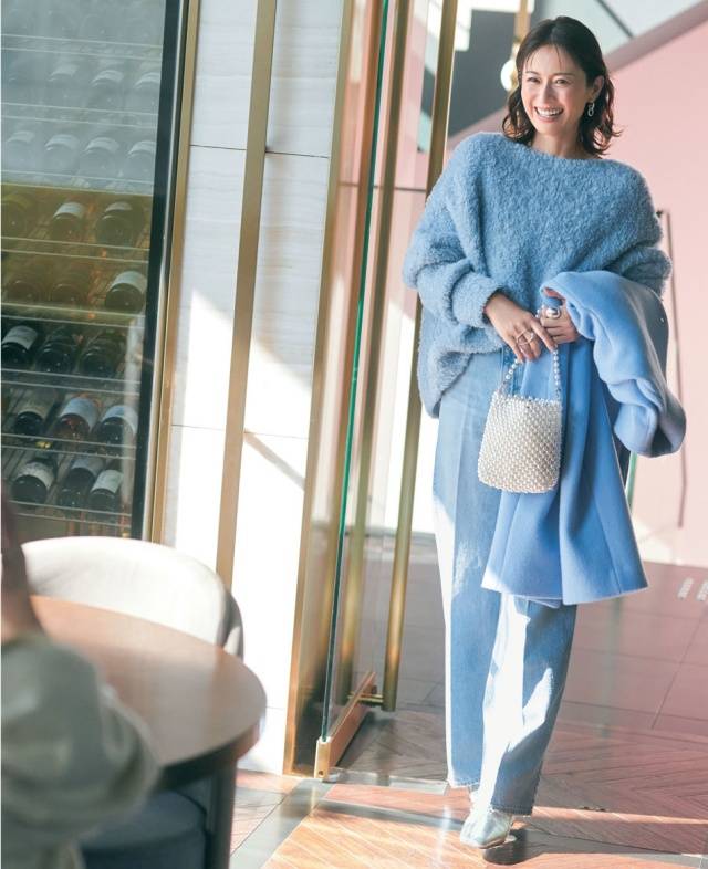 从日本40+女人身上发现变美减龄窍门，穿素色运用色彩来点缀