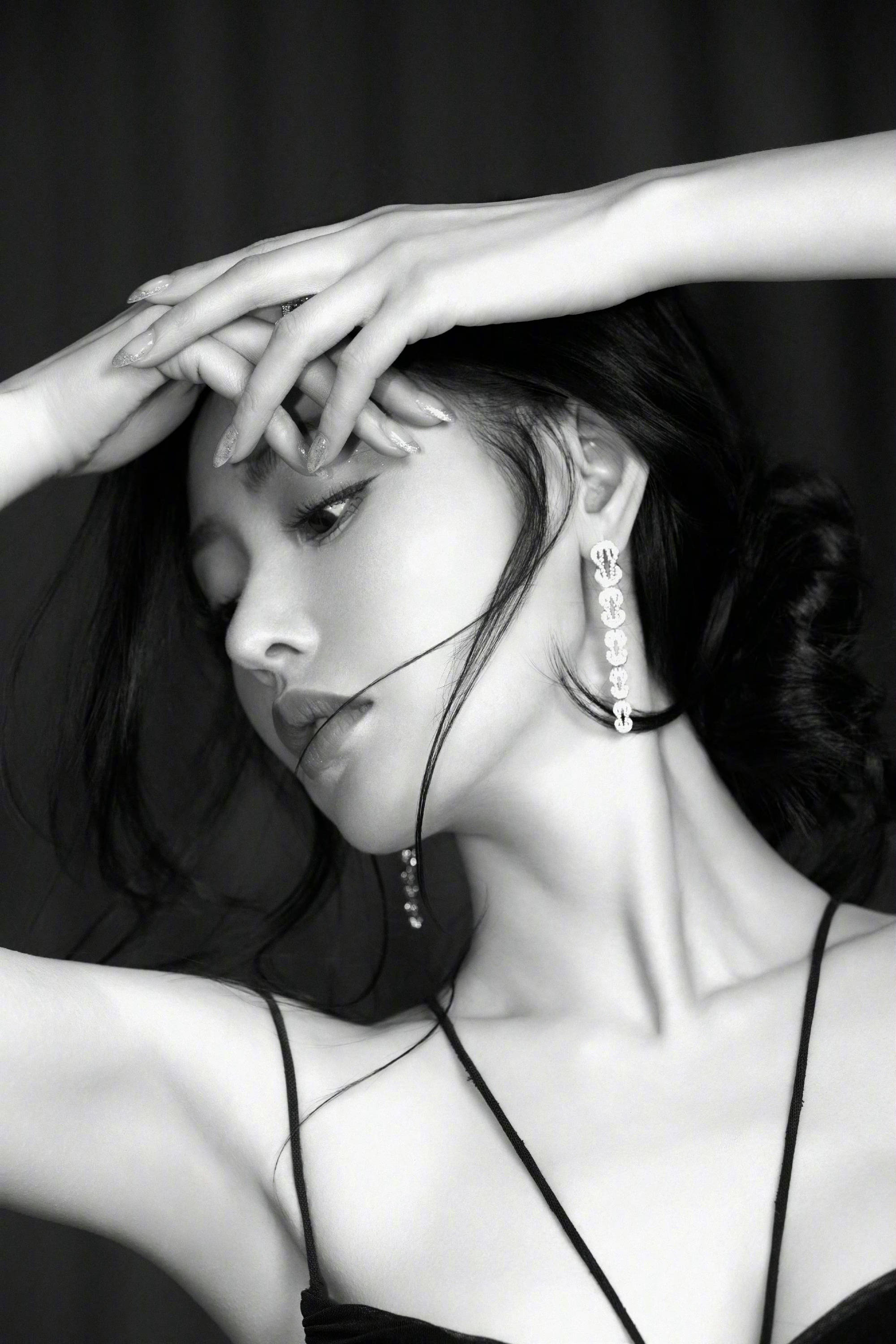 “红毯女王”张天爱魅力无穷！蜜桃臀水蛇腰太性感了-4