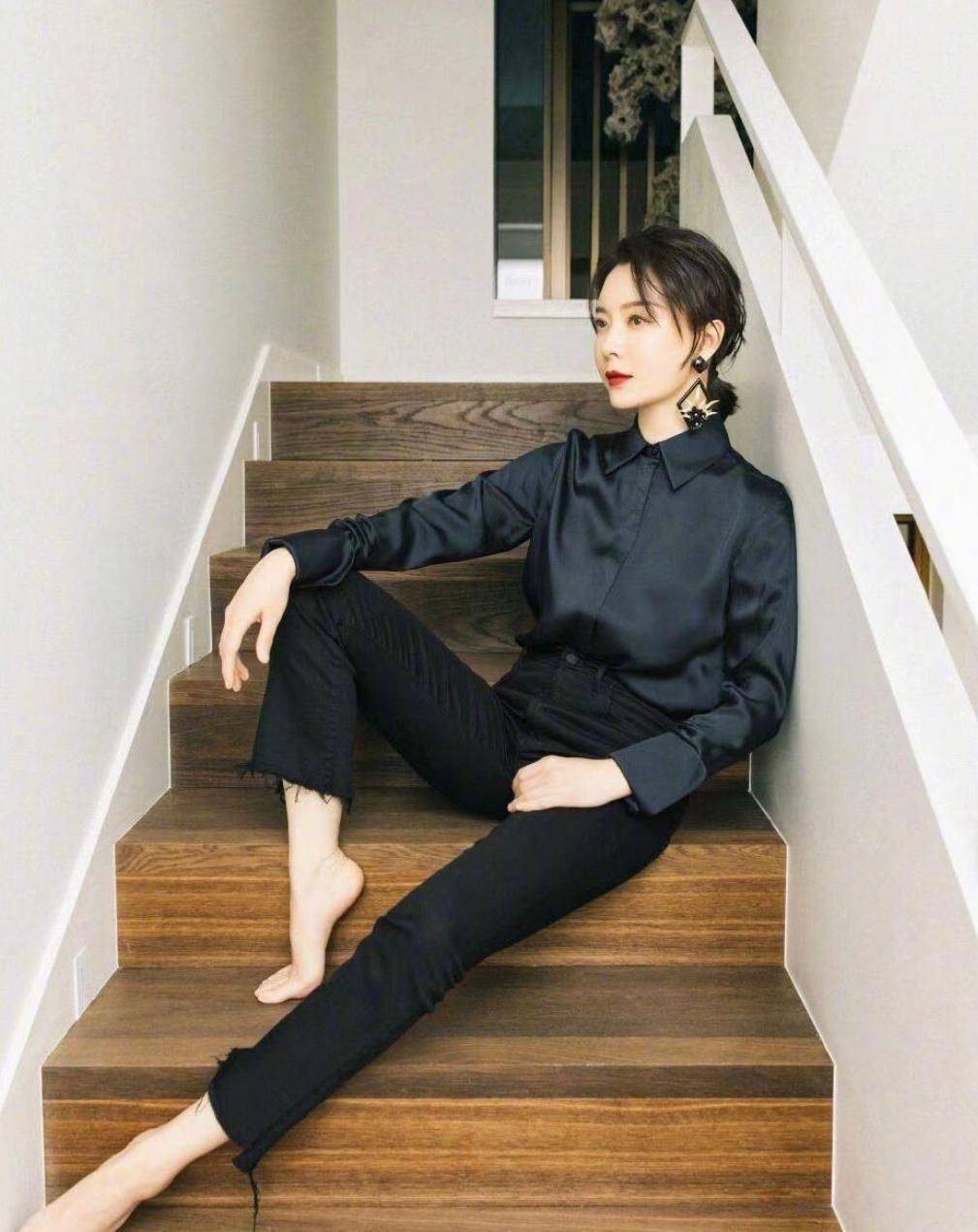 陈数春装时尚搭配：中年女人穿衣得体，比刻意扮嫩更显高级-3