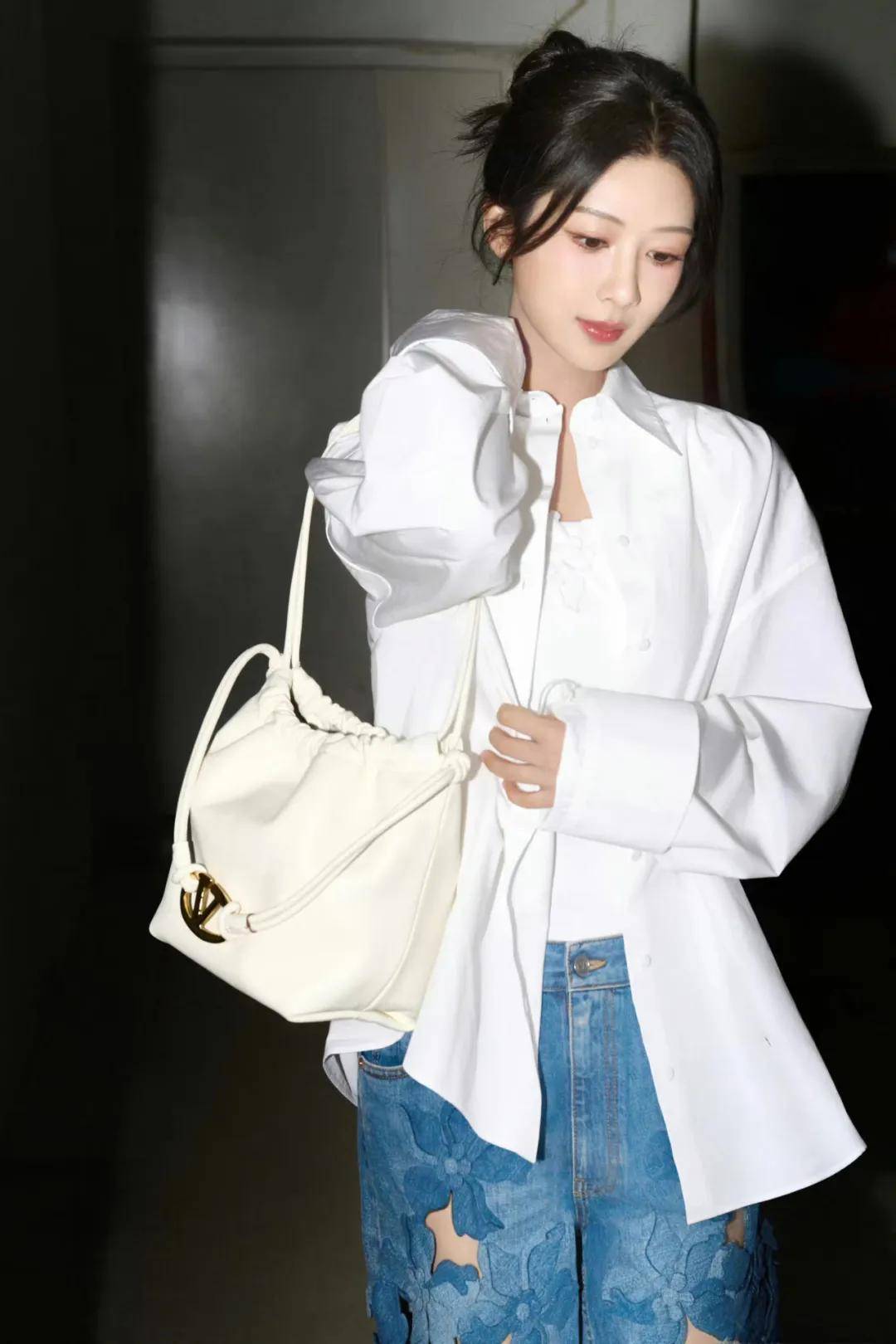 杨紫工作室释出最新美图，英气十足又美又酷！-3