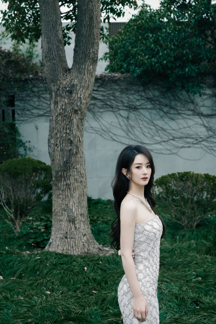 赵丽颖穿镂空长裙秀曼妙身姿,渐变礼服美如公主-2 赵丽颖穿镂空长裙秀曼妙身姿,渐变礼服美如公主