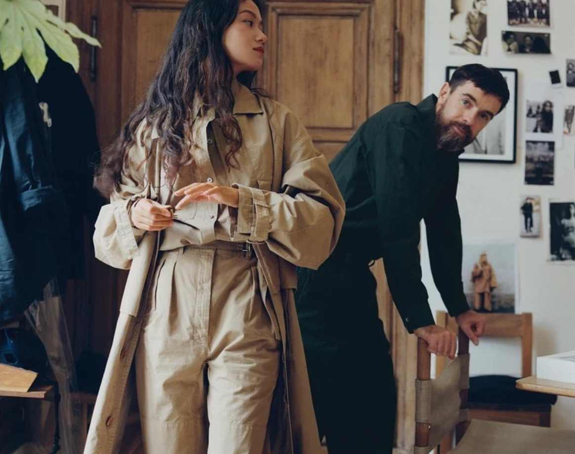 Lemaire的创意总监Sarah-Linh Tran太会穿衣，松弛感的穿搭哲学一起来看一看