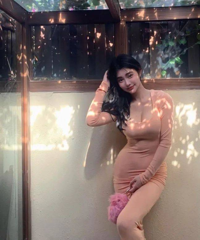 仙女颜值+魔鬼身材！武汉大学的小姐姐每张美照都靓爆镜！