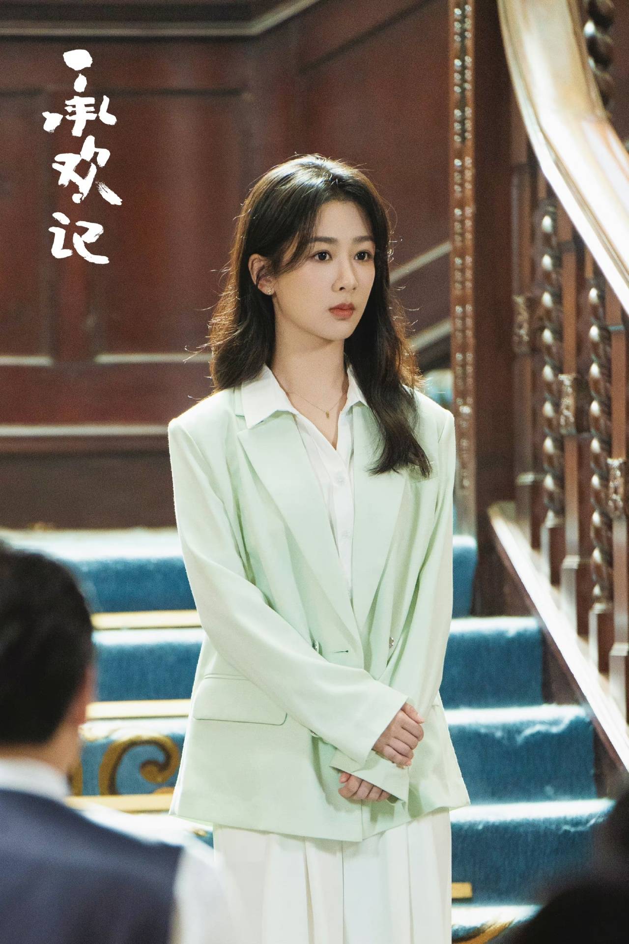 从弄堂普女到酒店继承人，杨紫上班都穿了些什么？-2