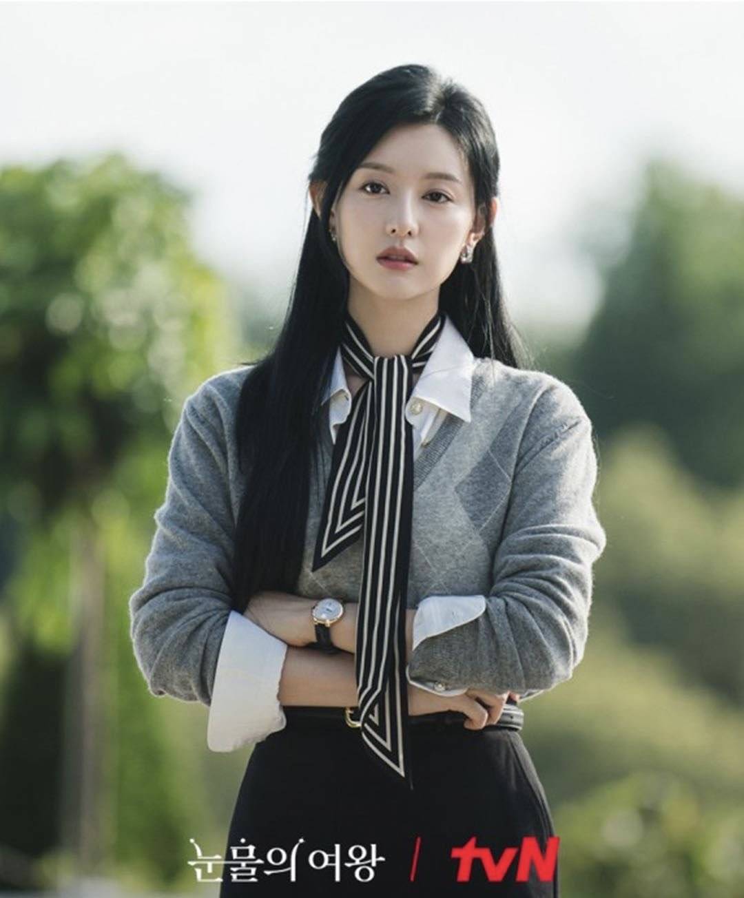 韩国财阀千金颜值爆表,对标三星公主置装费过亿,穿搭细节更贵气!-21 韩国财阀千金颜值爆表,对标三星公主置装费过亿,穿搭细节更贵气!