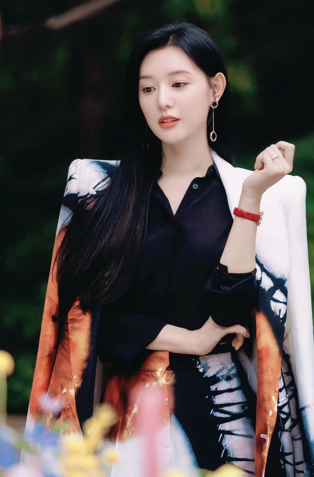 韩国财阀千金颜值爆表,对标三星公主置装费过亿,穿搭细节更贵气!-9 韩国财阀千金颜值爆表,对标三星公主置装费过亿,穿搭细节更贵气!