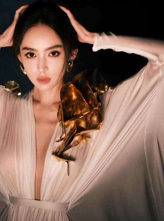 古力娜扎超真空礼服优雅又抢镜，绝美身姿太迷人！-2