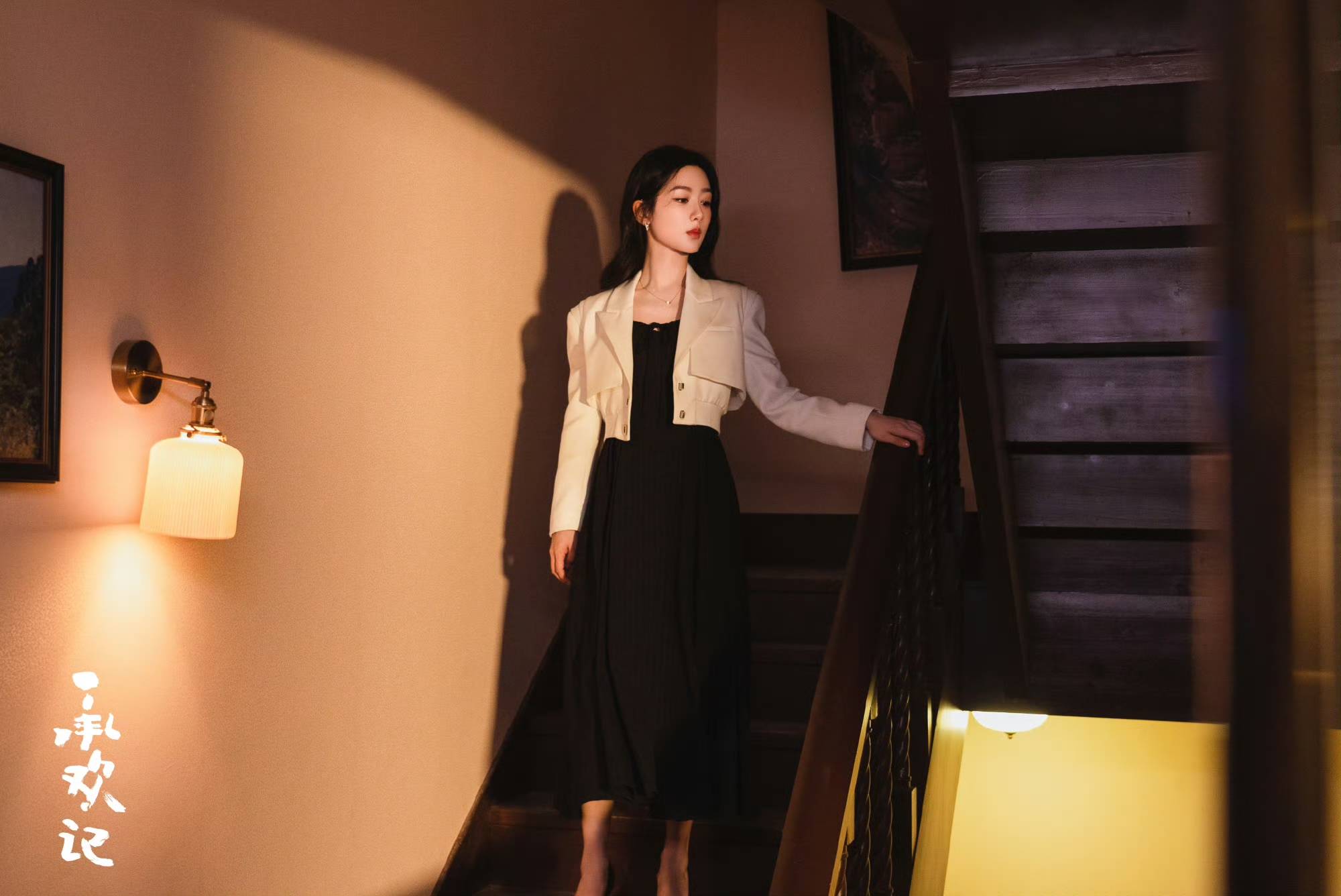 从弄堂普女到酒店继承人，杨紫上班都穿了些什么？-8