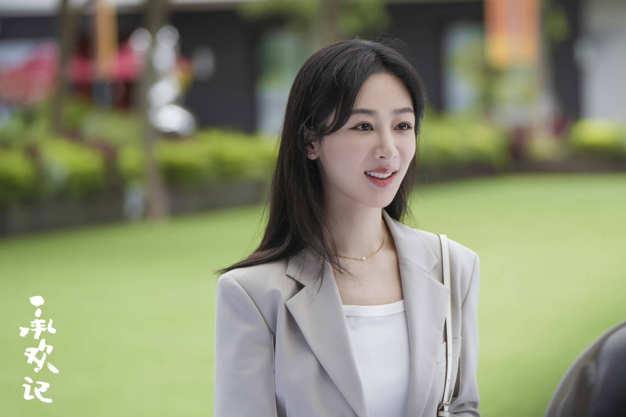 从弄堂普女到酒店继承人，杨紫上班都穿了些什么？-13