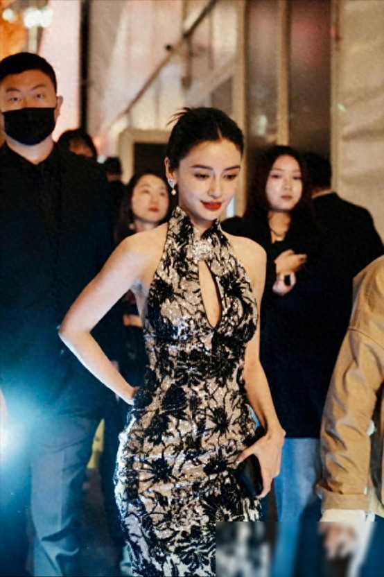 杨颖时装周首秀:旗袍亮相显态度,憔悴状态引热议-1 杨颖时装周首秀:旗袍亮相显态度,憔悴状态引热议