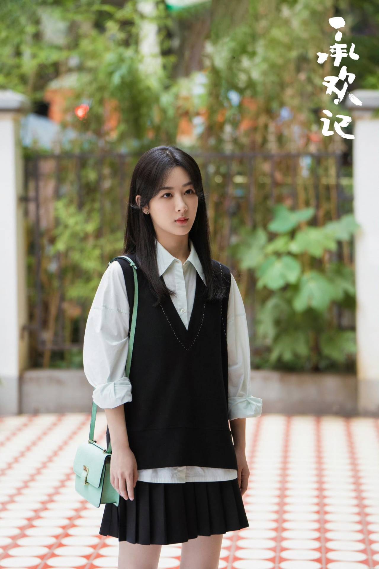 从弄堂普女到酒店继承人，杨紫上班都穿了些什么？-24