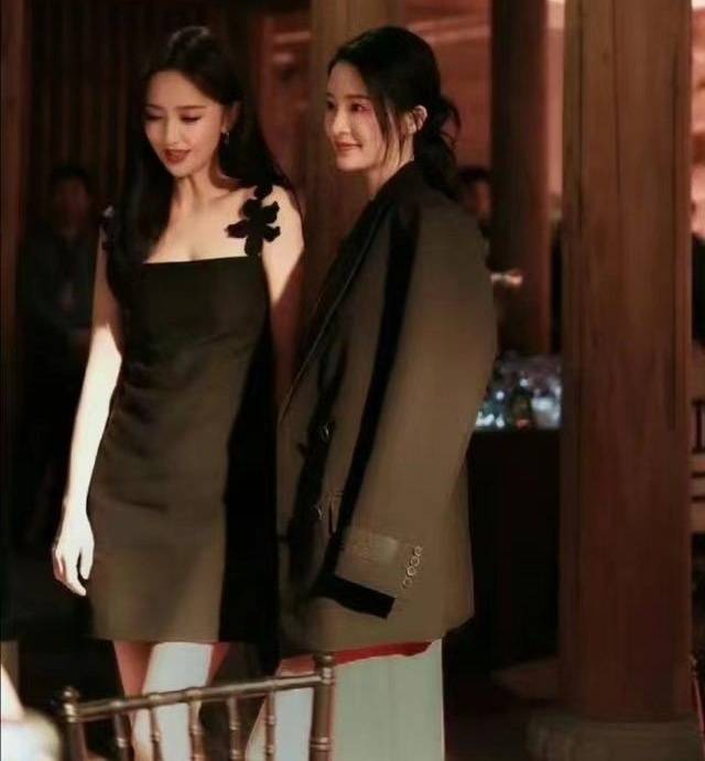 40岁佟丽娅和33岁李沁同框谁有少女感，气质比年龄更重要-14