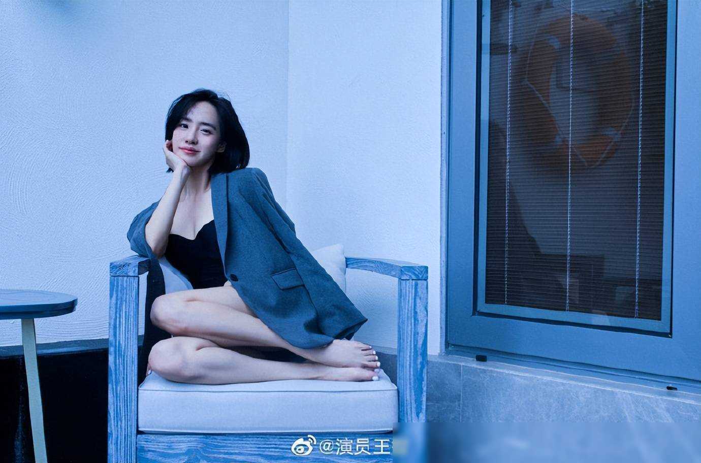 王智泳装图片写真：性感火辣身材，大美腿引人注目-3