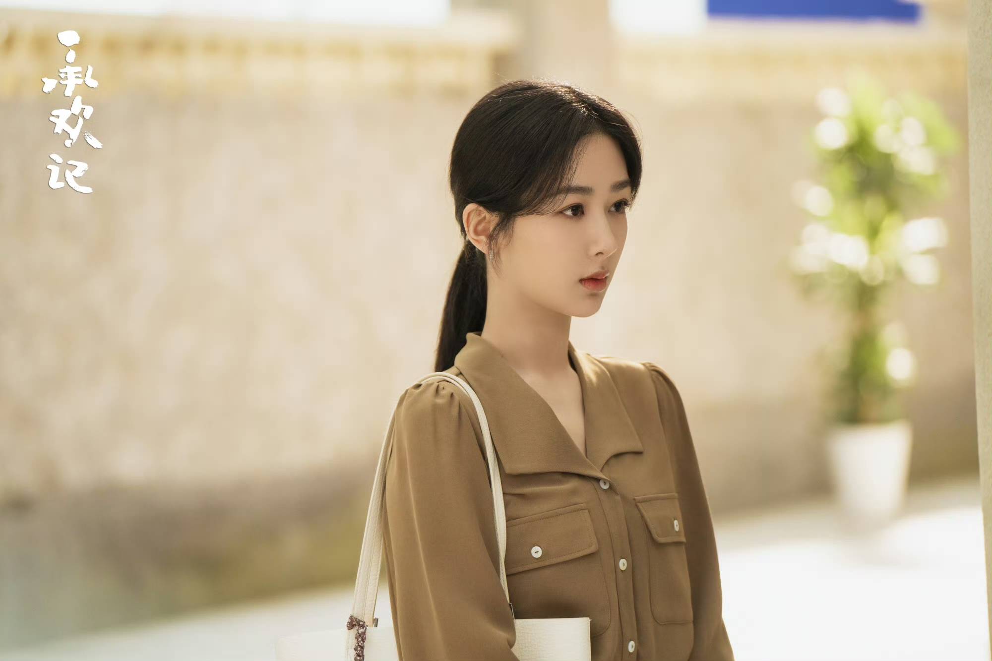 从弄堂普女到酒店继承人，杨紫上班都穿了些什么？-21