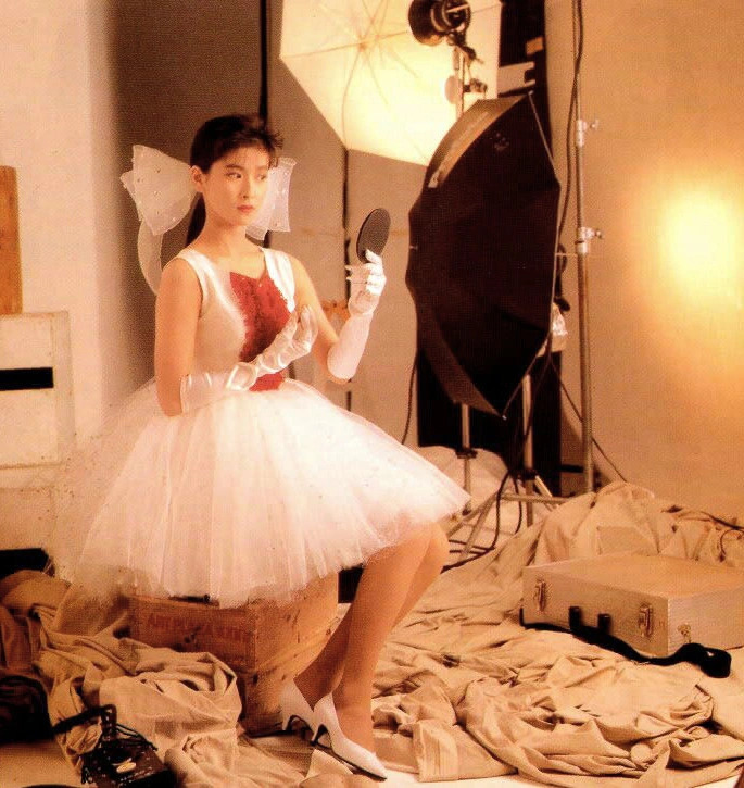 被称为昭和第一美腿、“火星仙子”的原型森高千里