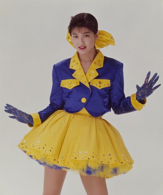 被称为昭和第一美腿、“火星仙子”的原型森高千里