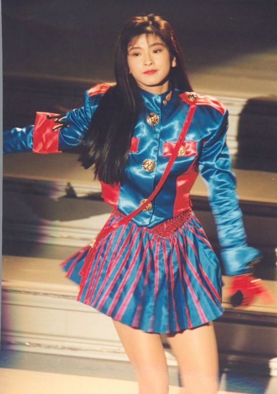 被称为昭和第一美腿、“火星仙子”的原型森高千里