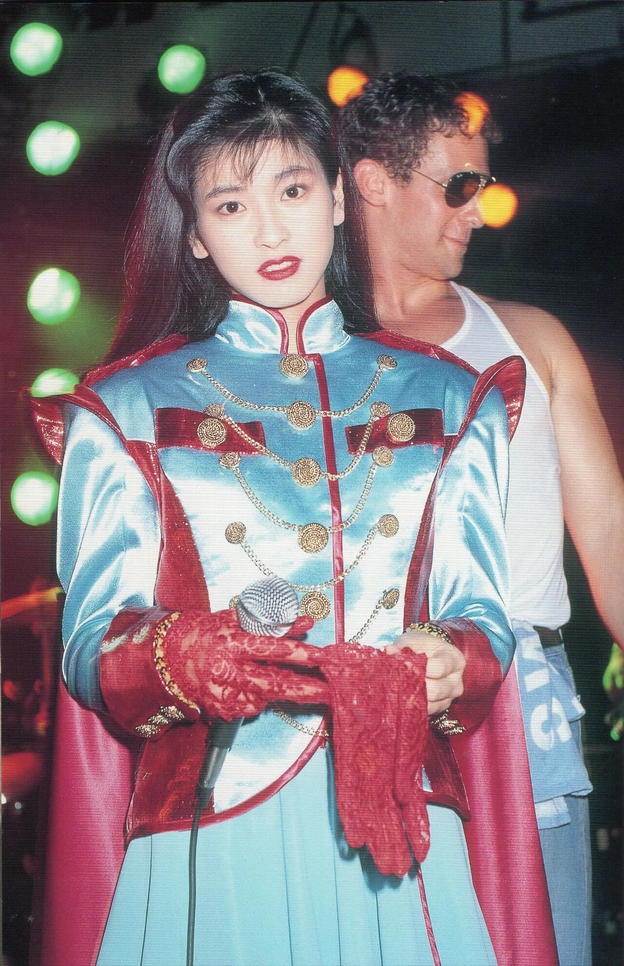 被称为昭和第一美腿、“火星仙子”的原型森高千里