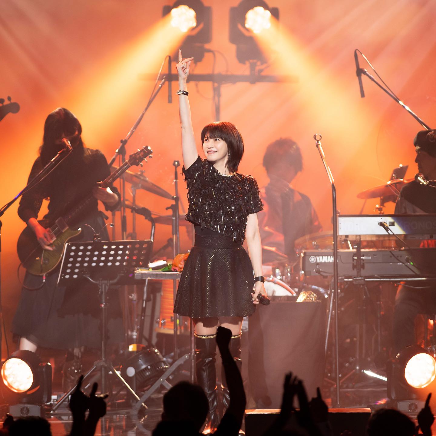 被称为昭和第一美腿、“火星仙子”的原型森高千里