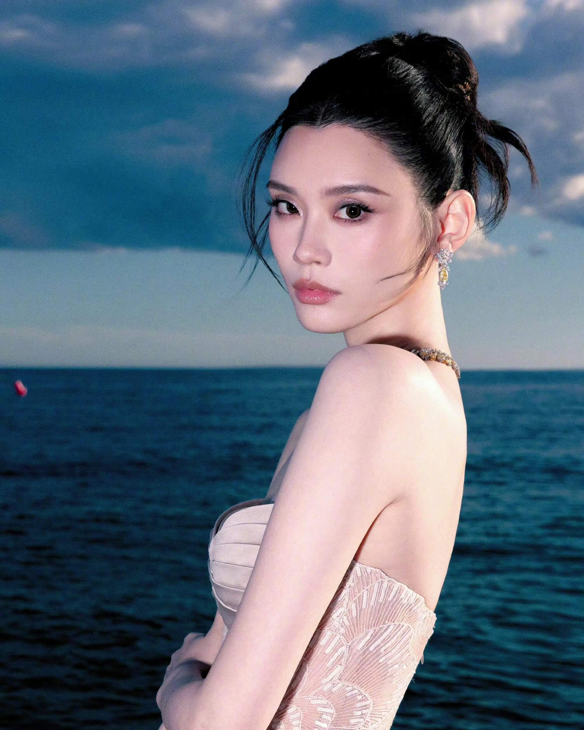 奚梦瑶戛纳惊艳全场！