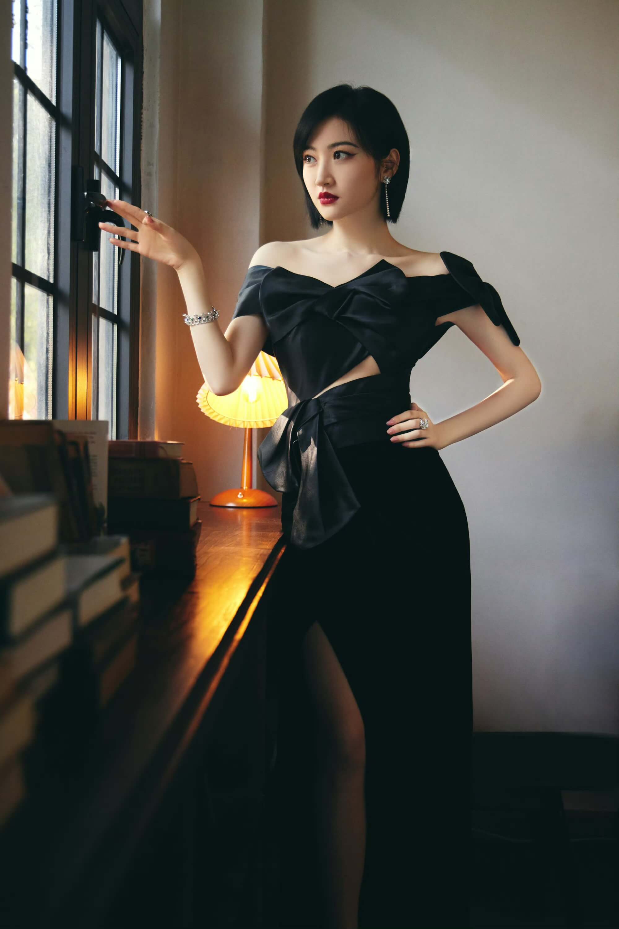 景甜黑色裙子和短发造型太迷人了