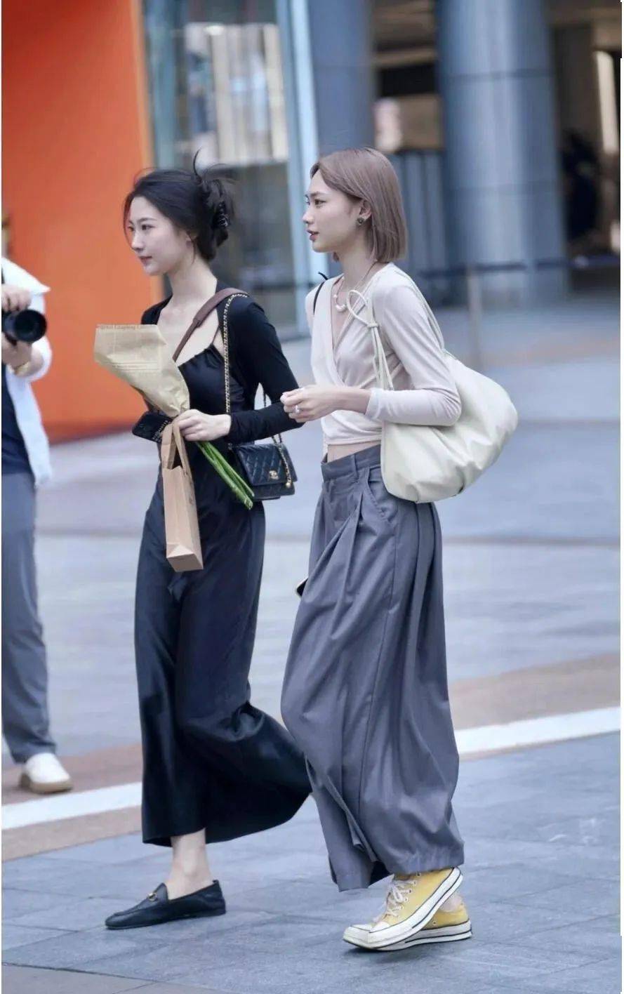 看成都街拍发现：黑白灰才是永不过时的经典色-3