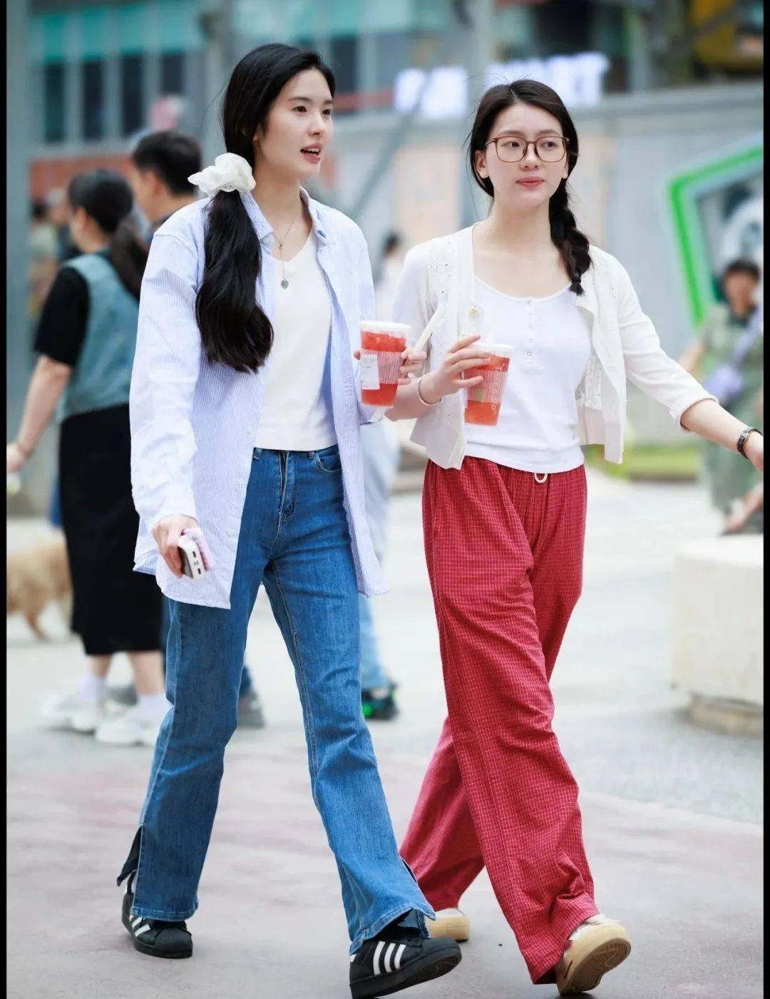 看成都街拍发现：黑白灰才是永不过时的经典色-18