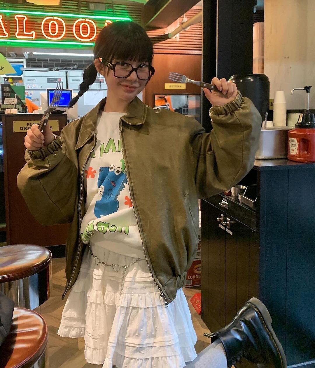 今夏白裙正流行，尤其蓬松有层次的“蛋糕短裙”和芭蕾风混搭很好看