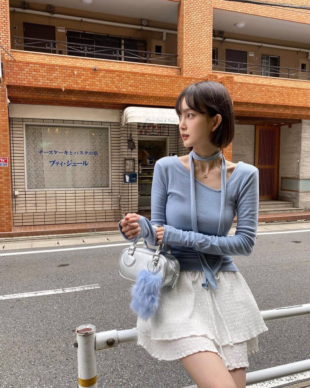 今夏白裙正流行，尤其蓬松有层次的“蛋糕短裙”和芭蕾风混搭很好看